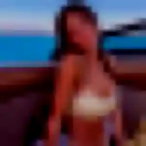 Photo de Daphne à Le Moule (20 ans) - rencontre coquine anonyme
