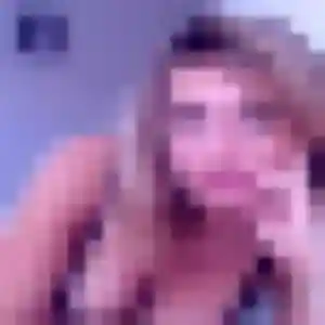 Romina, 22 ans, connectée à Mtsamboro pour une rencontre coquine
