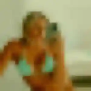 Fleur, 22 ans, connectée à Noyelles-Godault pour un rencontre coquine