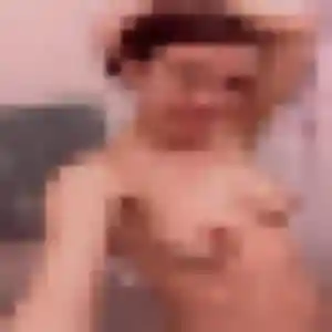 Découvre Elena, 26 ans à Sully-sur-Loire en privé