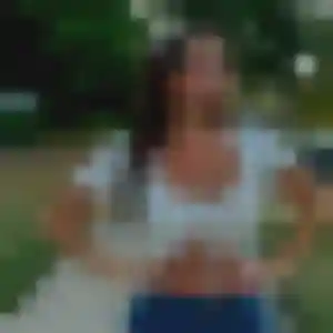 Photo de Louise à Verneuil-sur-Seine (19 ans) - rencontre coquine gratuit